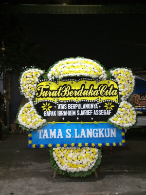 Papan Bunga Duka di Panarung